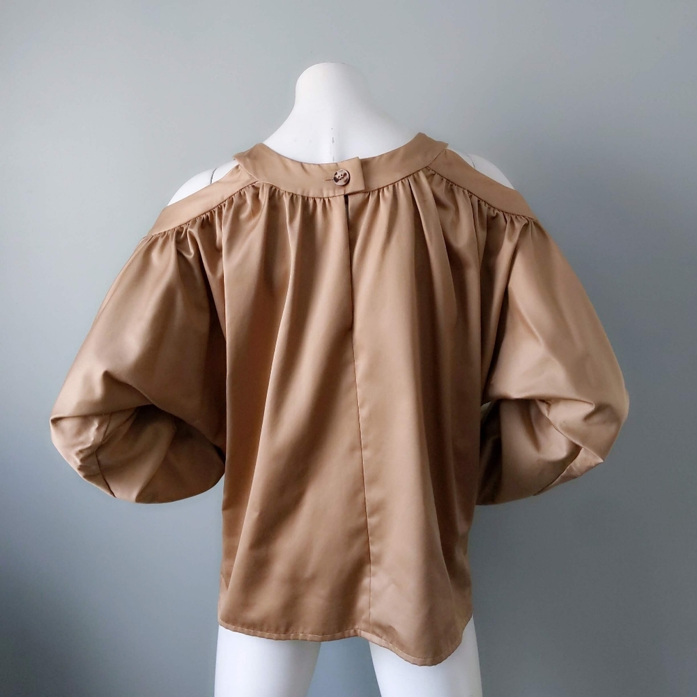 Vtg 🎉HP🎉Escada Archival Camel Cold Shoulder Cut Out Cotton Peasant Blouse 34 S - Picture 5 of 7